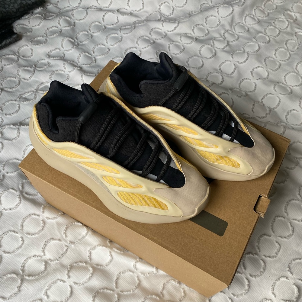 YEZZY 700